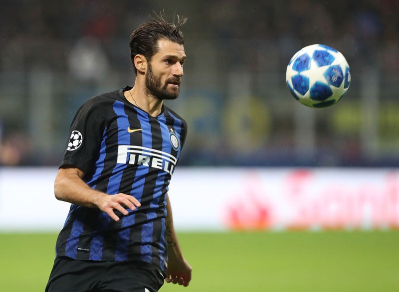 Italian soccer player Candreva will pay the school canteen fee for the child forced to eat tuna and crackers