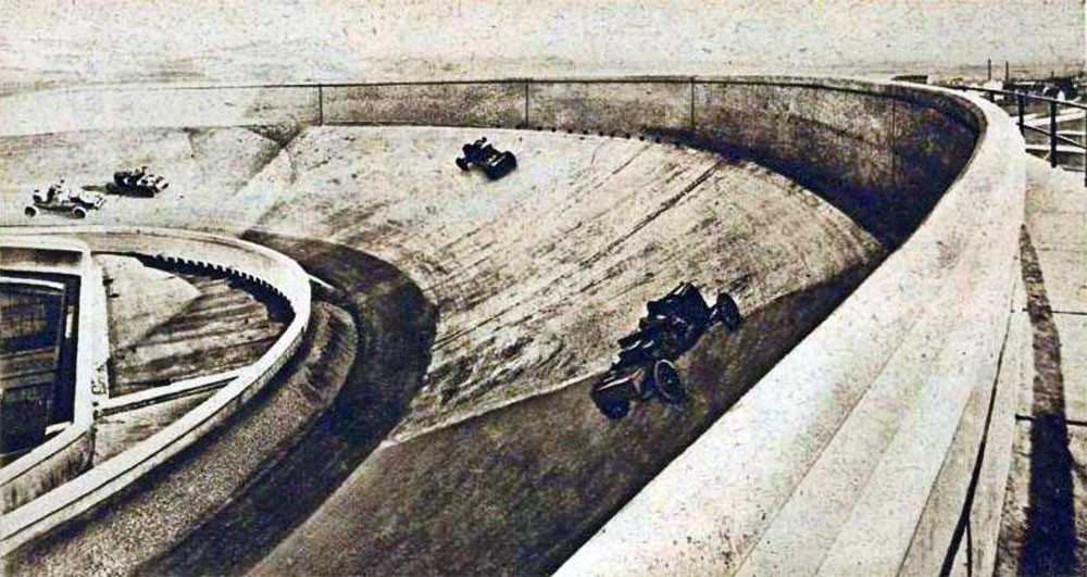 The autodrome on the roof of the Fiat factories in Turin (at the Lingotto - 1928)