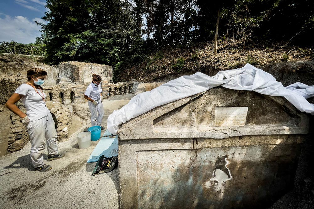 The tomb of Marcus Venerius Secundio discovered at Porta Sarno with mummified human remains