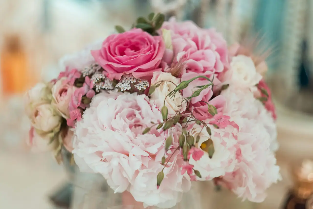 Luxury Large Bouquets: Perfect Flowers and Occasions for Gifting in Italy