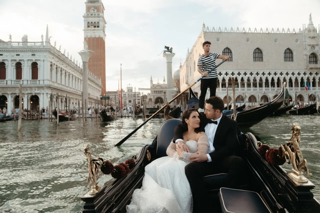 Helpful hints on what to wear at an Italian wedding based on etiquette and traditions
